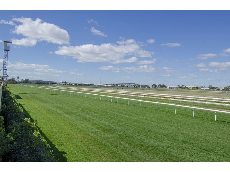 49 Raceview Avenue, Hendra QLD 4011