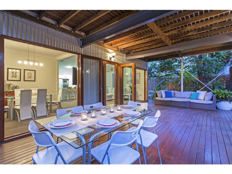 16 Hamilton Avenue, Hendra QLD 4011