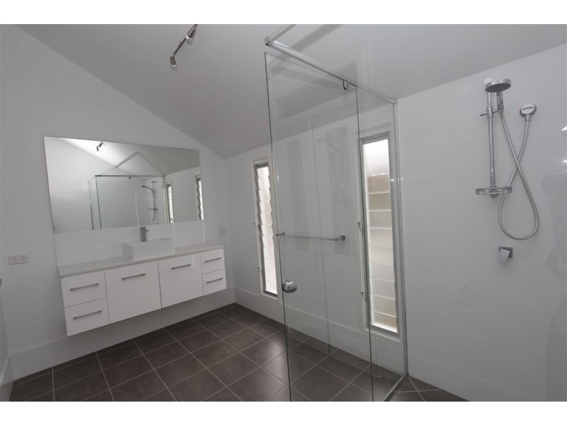 1 McGregor St, Clayfield QLD 4011