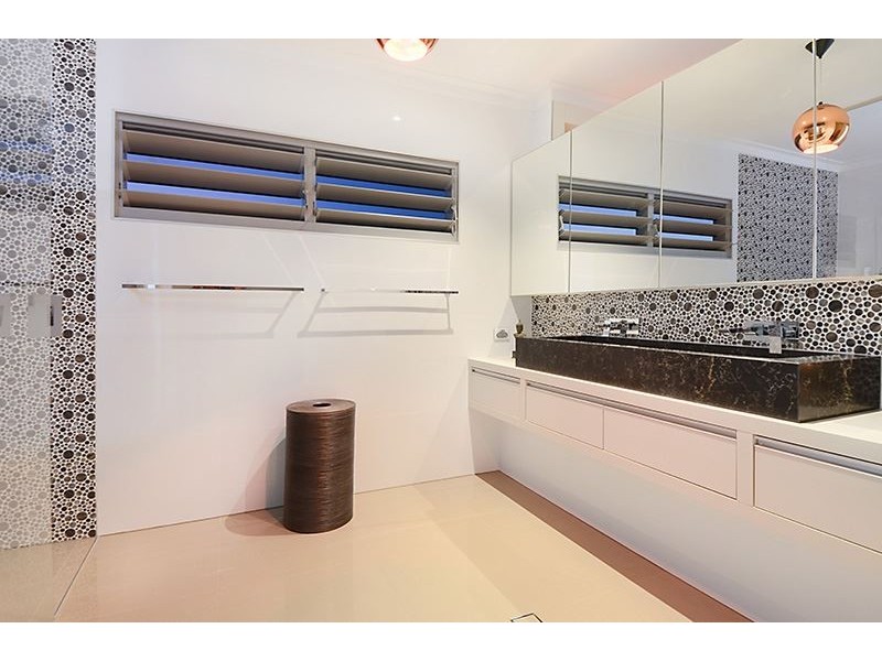 59 Raceview Avenue, Hendra QLD 4011