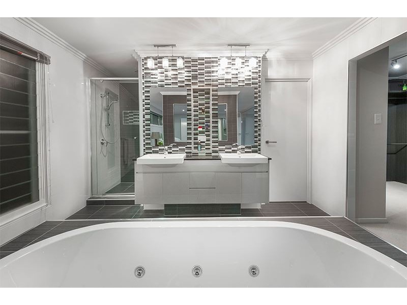 47 Hamilton Avenue, Hendra QLD 4011