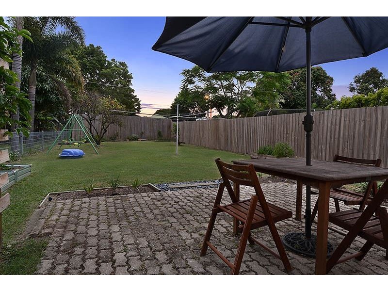 27 Gordon Street, Hendra QLD 4011