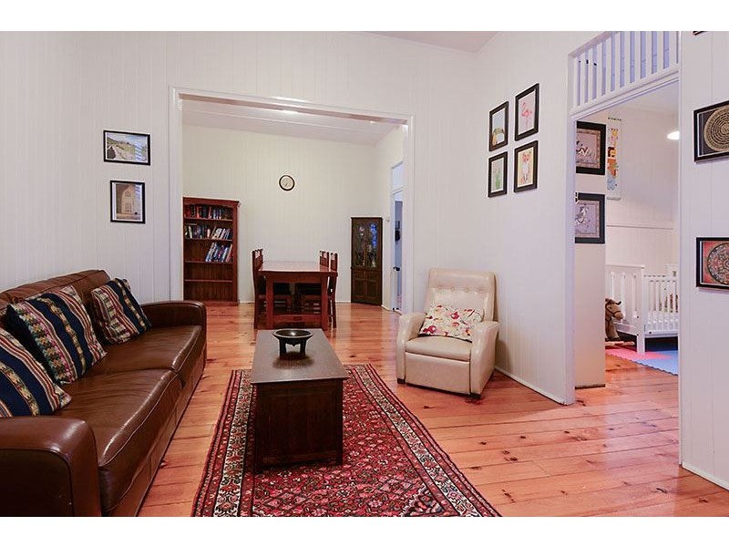 27 Gordon Street, Hendra QLD 4011