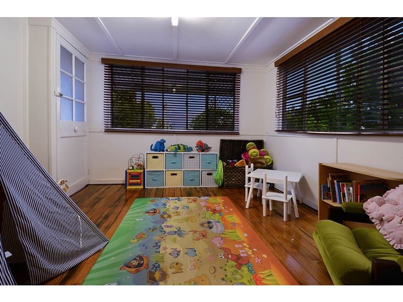 27 Gordon Street, Hendra QLD 4011