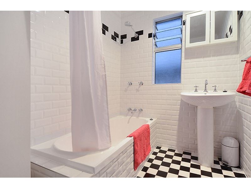 27 Gordon Street, Hendra QLD 4011