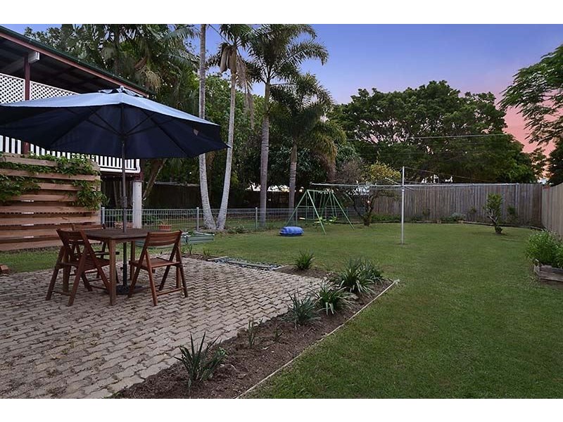 27 Gordon Street, Hendra QLD 4011
