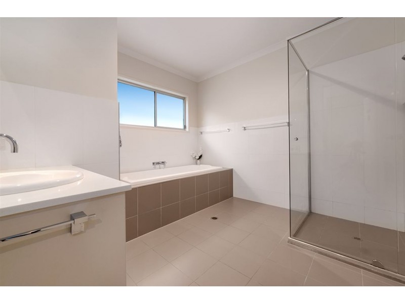 34 Raceview Avenue, Hendra QLD 4011