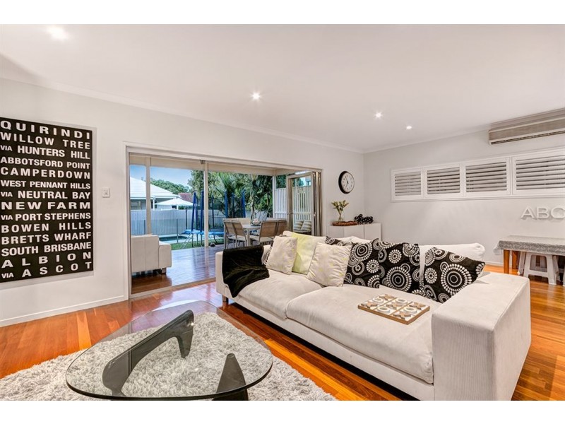 34 Raceview Avenue, Hendra QLD 4011