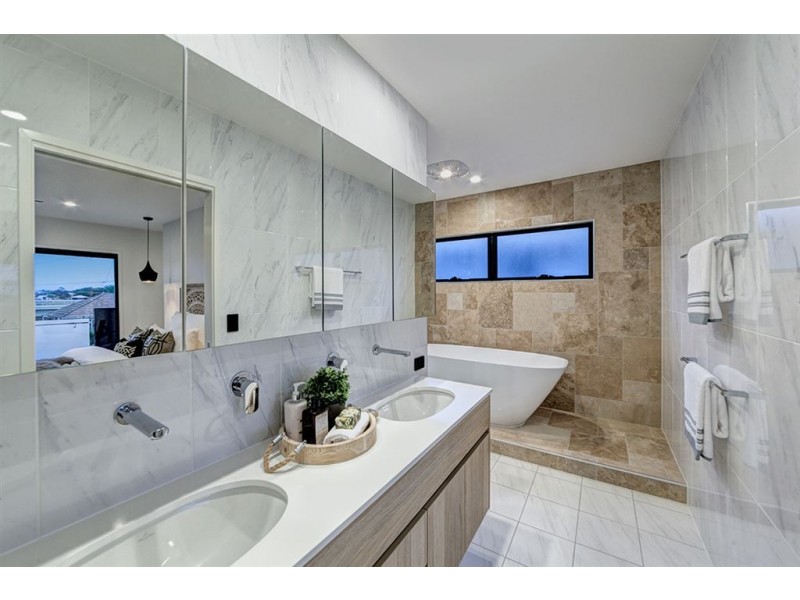 68 Raceview Avenue, Hendra QLD 4011