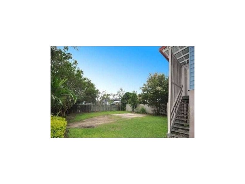 2 Dorames St, Hendra QLD 4011