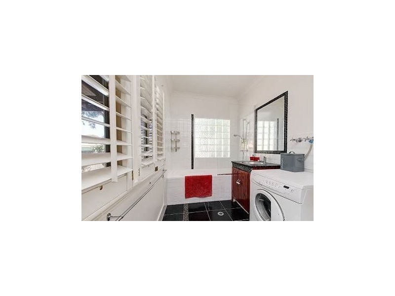 11 Williams Avenue, Hendra QLD 4011