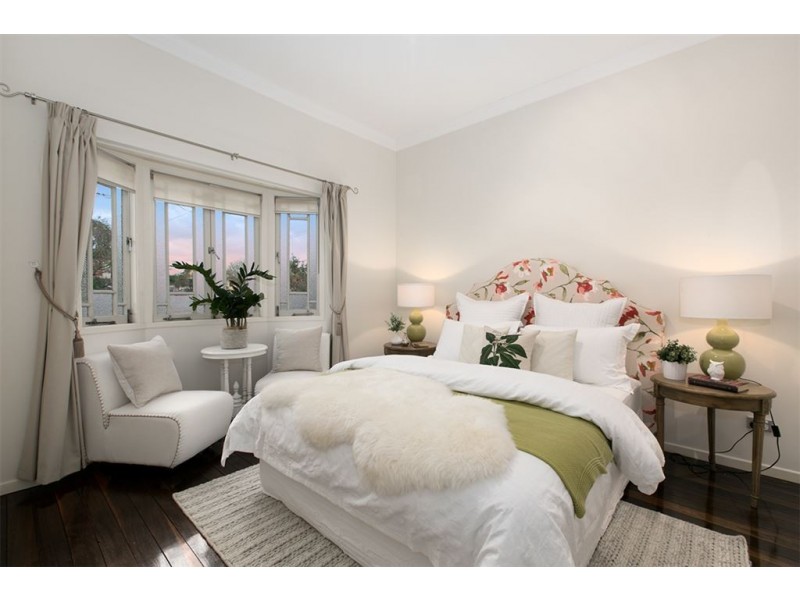 2 Harding Street, Hendra QLD 4011