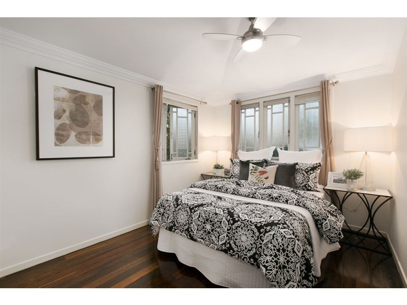 2 Harding Street, Hendra QLD 4011