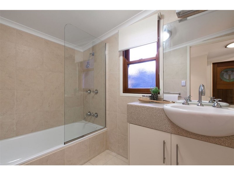 2 Harding Street, Hendra QLD 4011