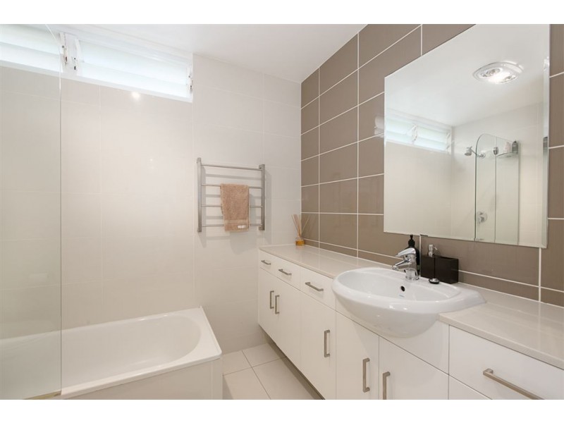 57 College Street, Hamilton QLD 4007