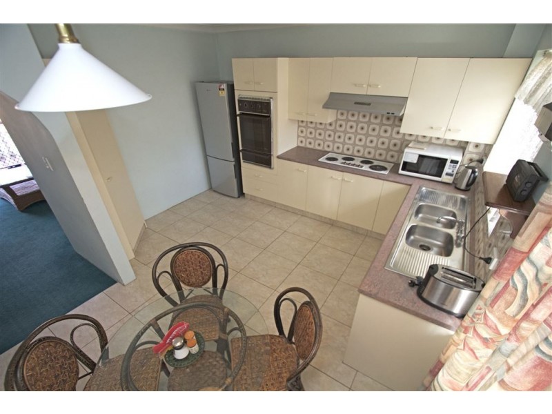 2/64 Hilltop Avenue, Chermside QLD 4032