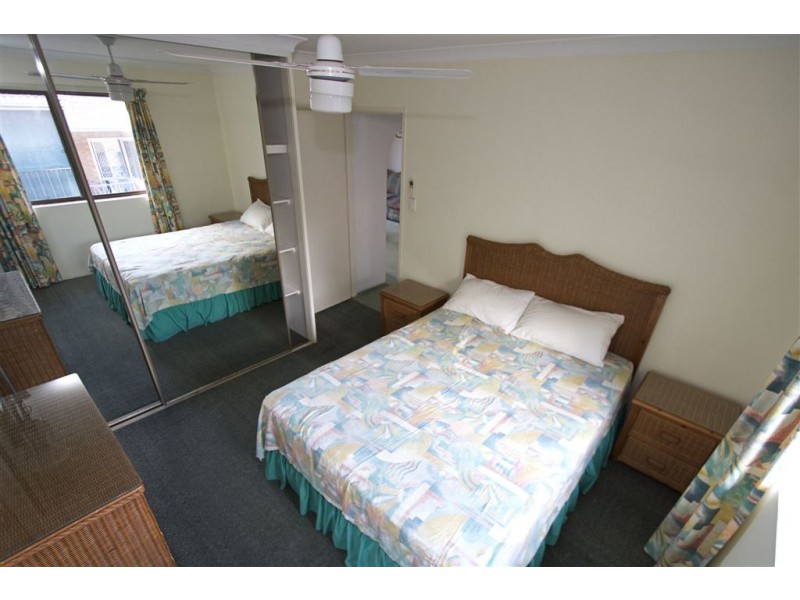 2/64 Hilltop Avenue, Chermside QLD 4032