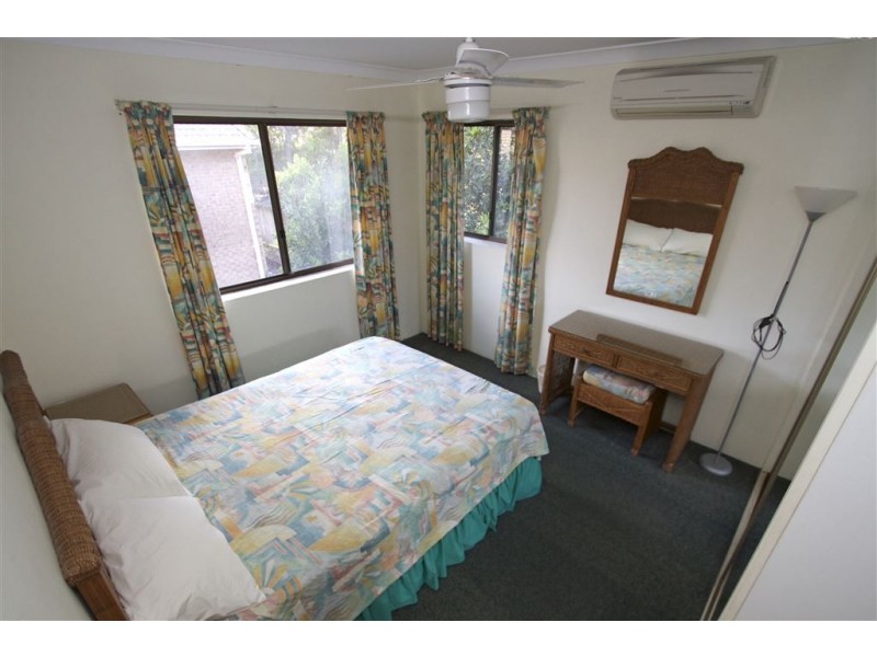 2/64 Hilltop Avenue, Chermside QLD 4032