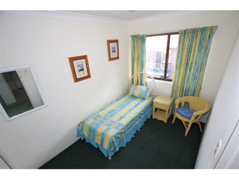 2/64 Hilltop Avenue, Chermside QLD 4032