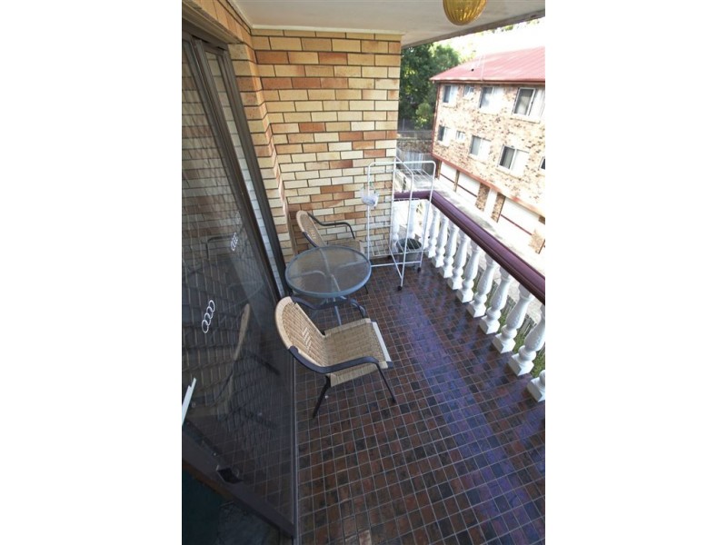 2/64 Hilltop Avenue, Chermside QLD 4032