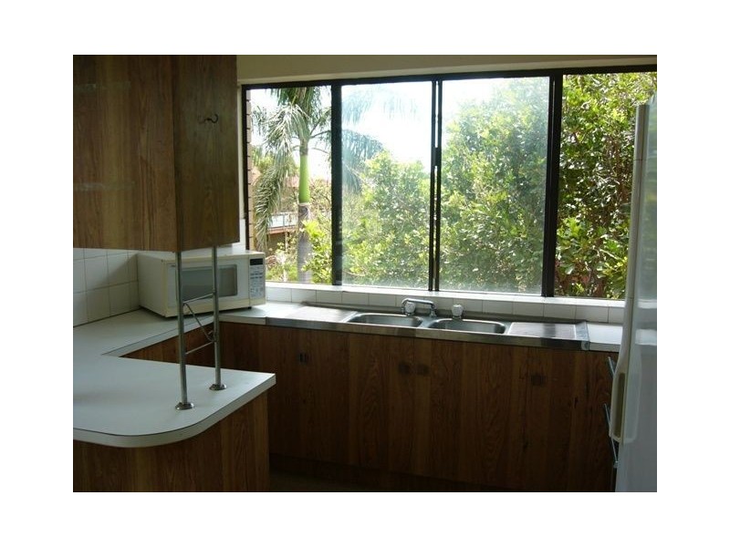 8/40 Rossiter Pde, Hamilton QLD 4007