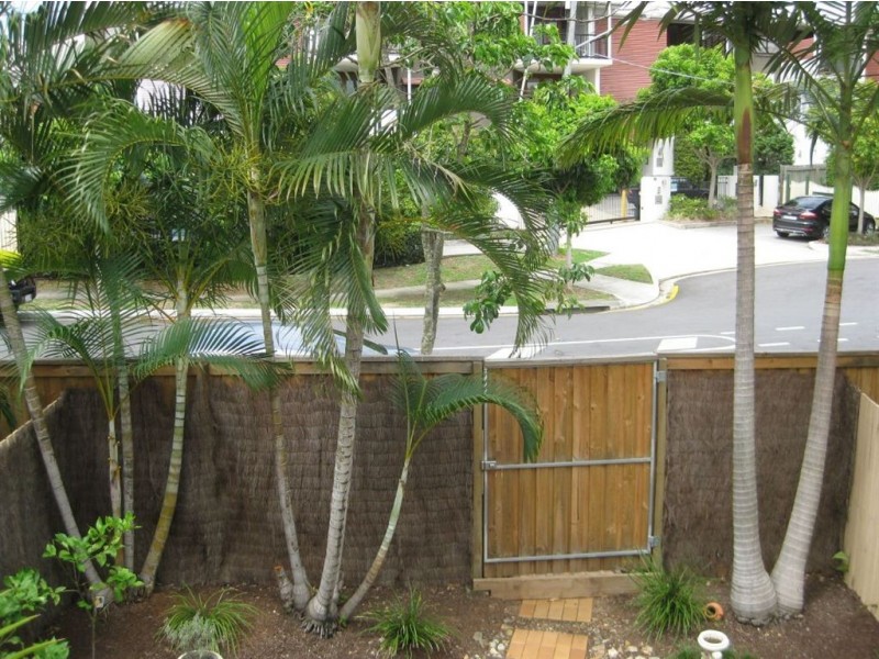 2/12 Wolseley Street, Clayfield QLD 4011