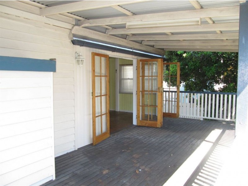 8 Thomas Street, Clayfield QLD 4011