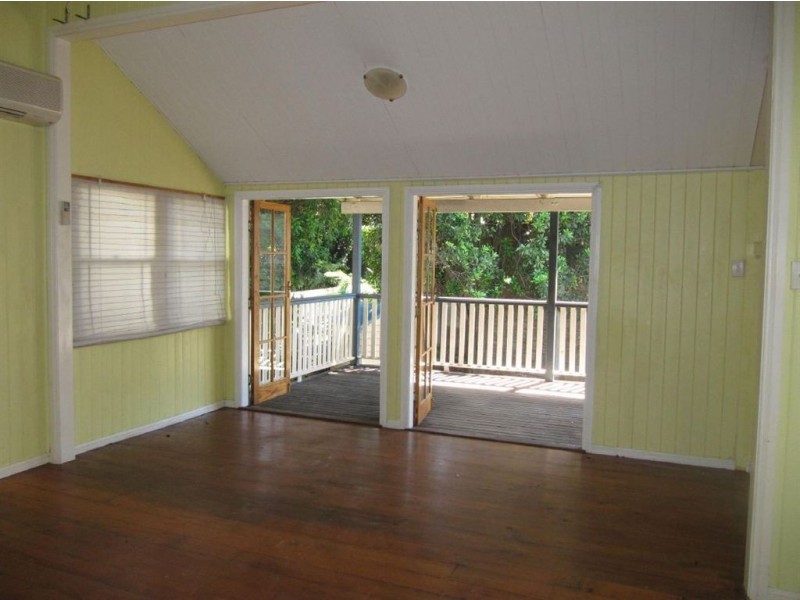 8 Thomas Street, Clayfield QLD 4011