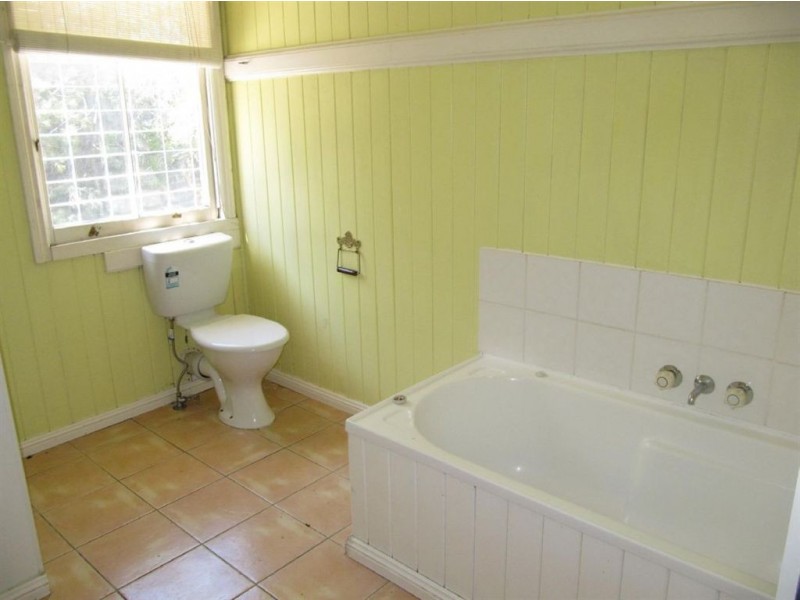 8 Thomas Street, Clayfield QLD 4011