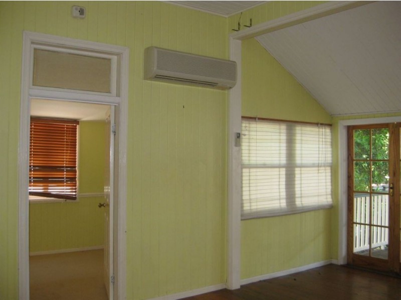 8 Thomas Street, Clayfield QLD 4011