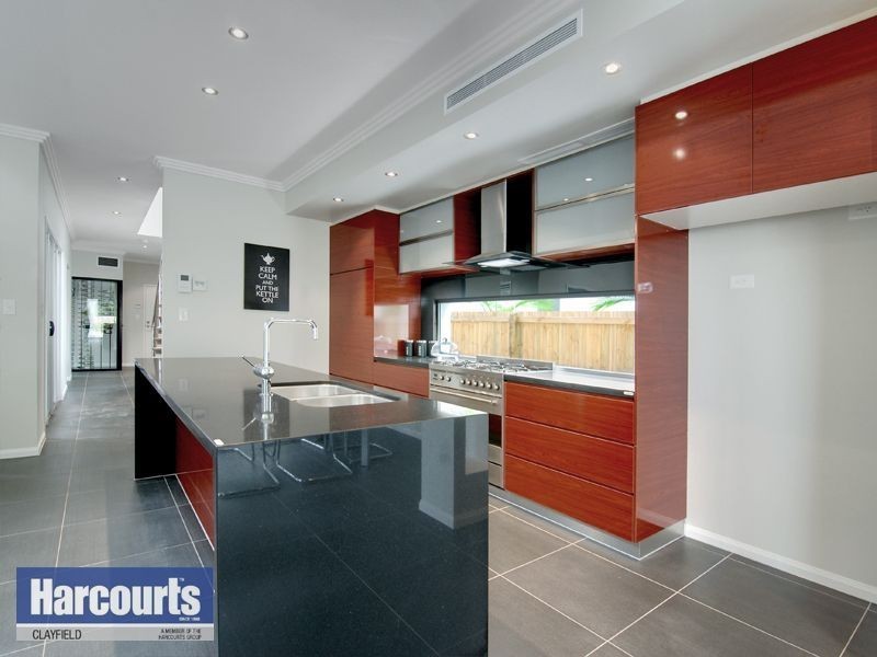 22 Pleystowe Cres, Hendra QLD 4011