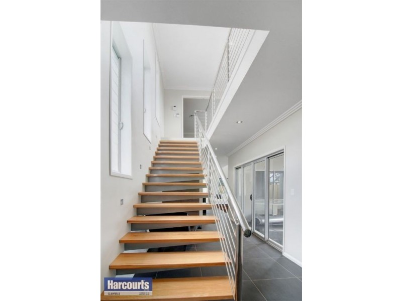 22 Pleystowe Cres, Hendra QLD 4011