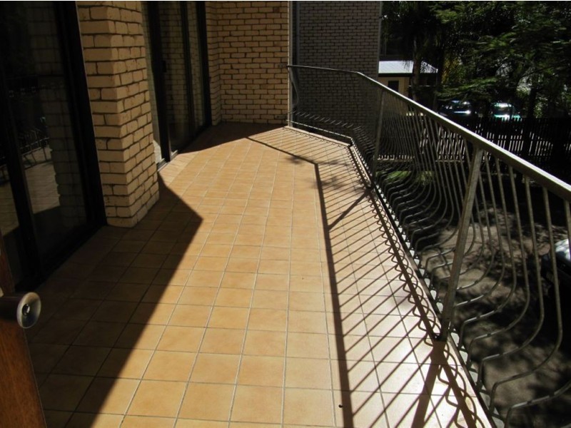 2/77 Sandford St, St Lucia QLD 4067