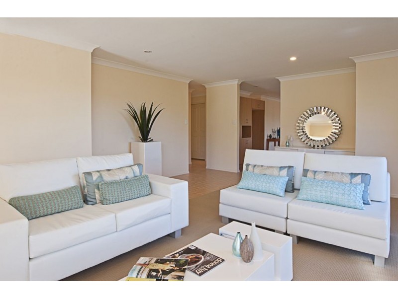 10 Sunblest Court, Eatons Hill QLD 4037