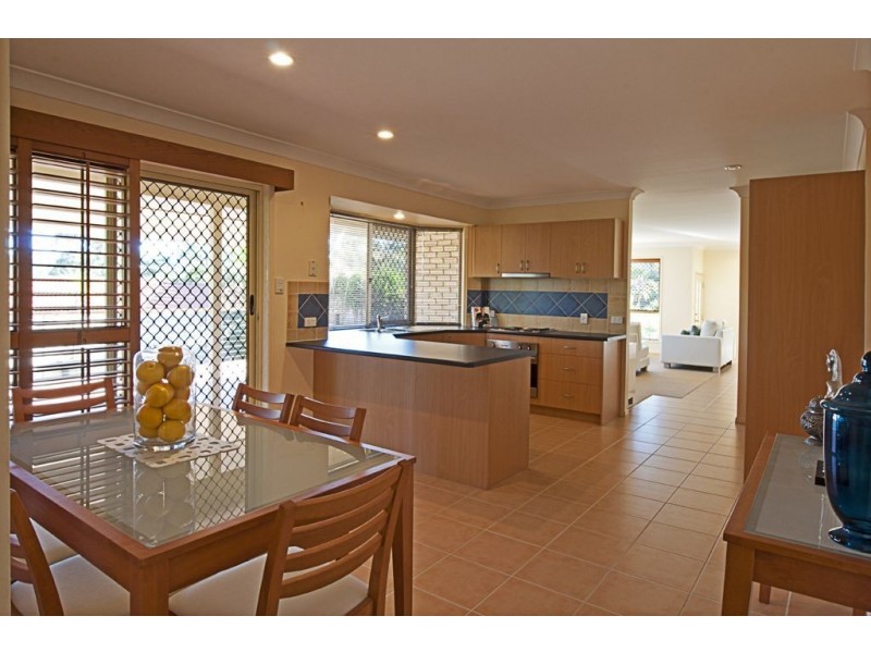 10 Sunblest Court, Eatons Hill QLD 4037