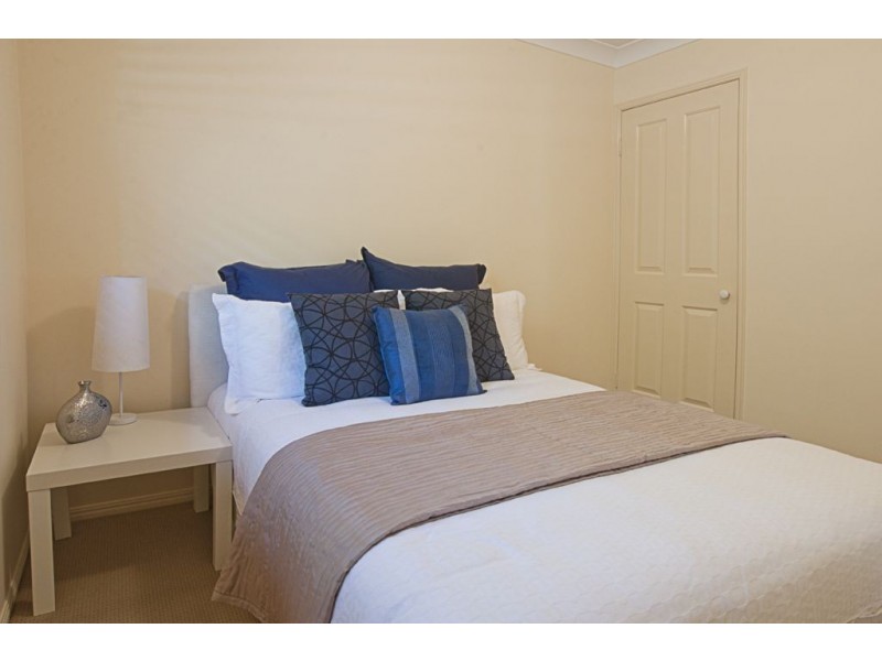 10 Sunblest Court, Eatons Hill QLD 4037