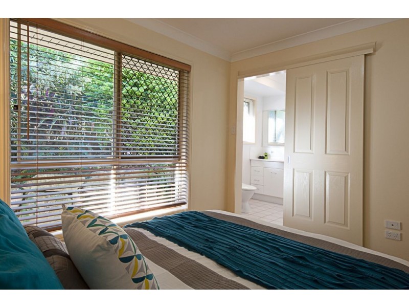 10 Sunblest Court, Eatons Hill QLD 4037