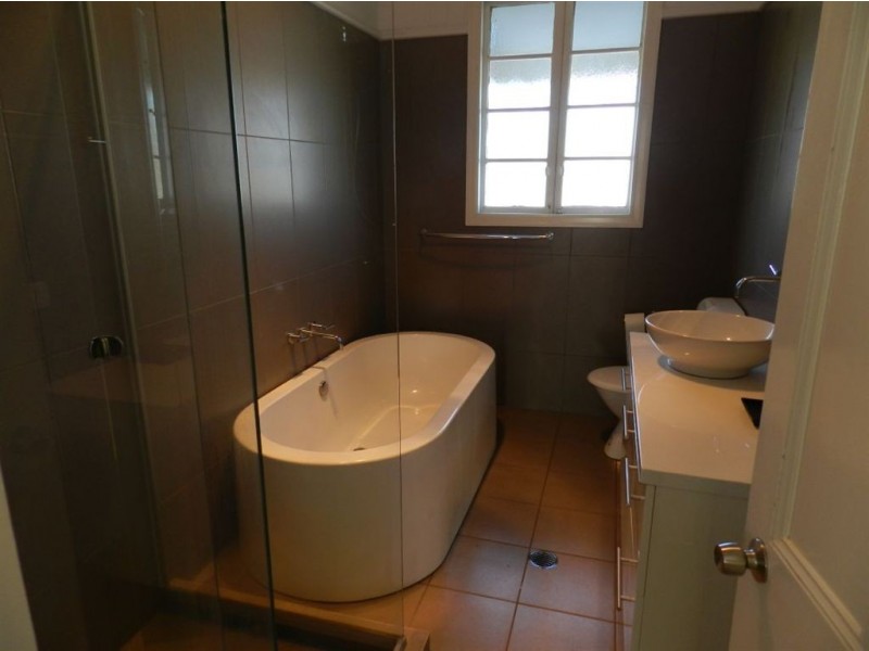 291 Nudgee Rd, Hendra QLD 4011