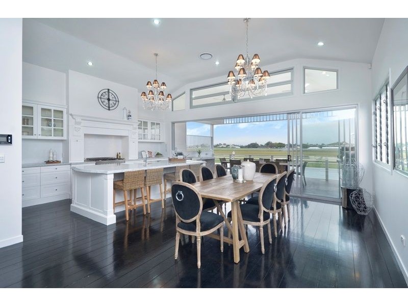 61 Raceview Avenue, Hendra QLD 4011