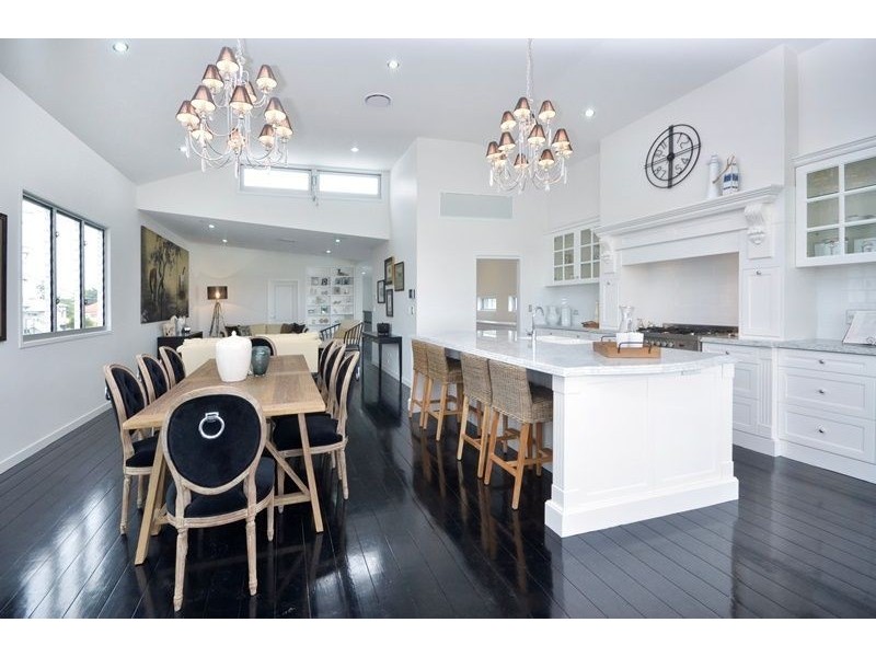 61 Raceview Avenue, Hendra QLD 4011