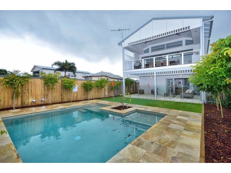 61 Raceview Avenue, Hendra QLD 4011