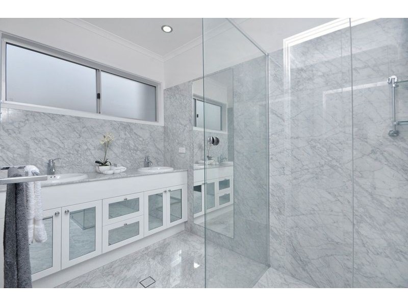 61 Raceview Avenue, Hendra QLD 4011