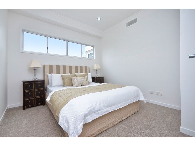 61 Raceview Avenue, Hendra QLD 4011