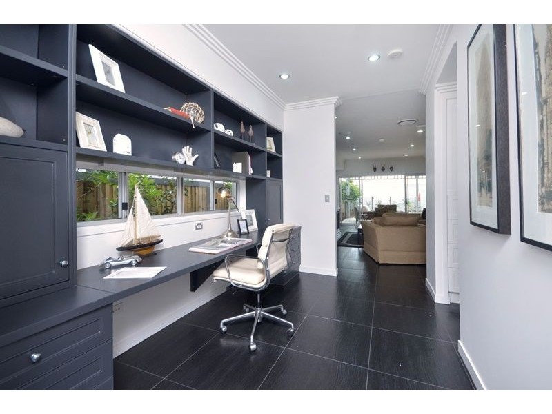 61 Raceview Avenue, Hendra QLD 4011