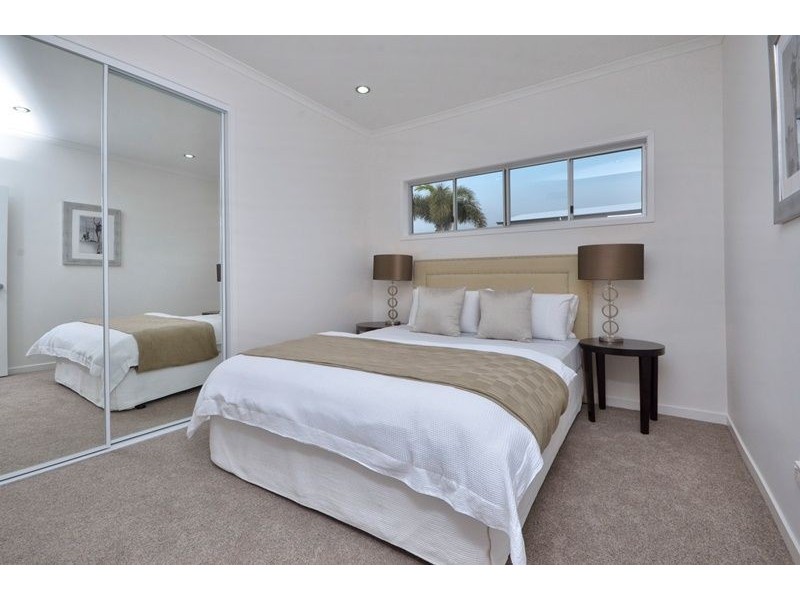 61 Raceview Avenue, Hendra QLD 4011