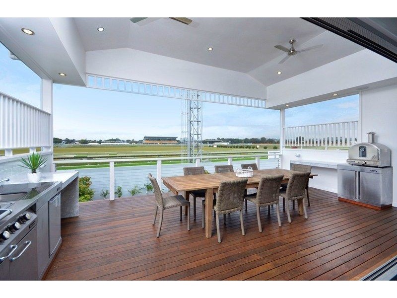 61 Raceview Avenue, Hendra QLD 4011