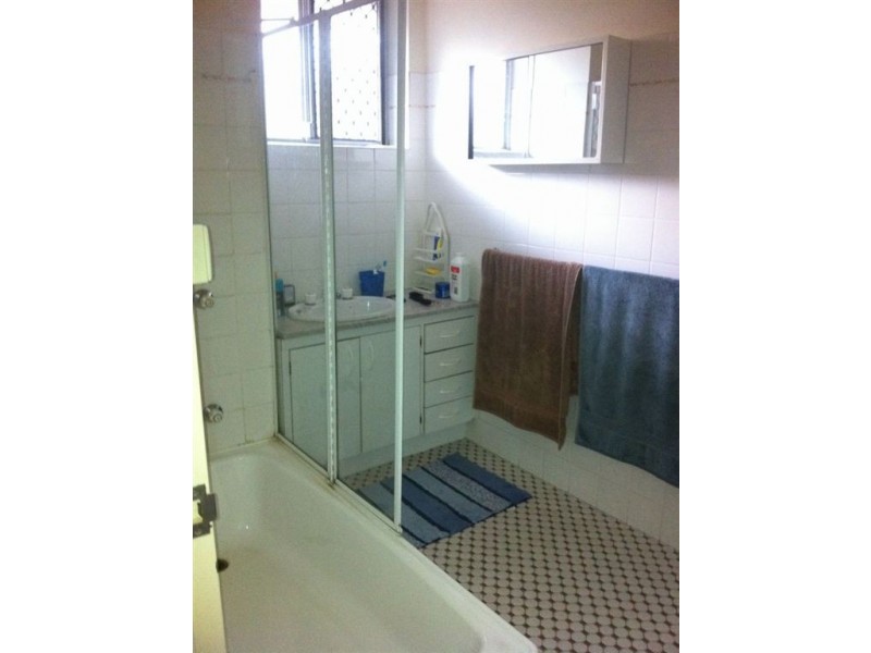 2/145 Windermere Road, Hamilton QLD 4007