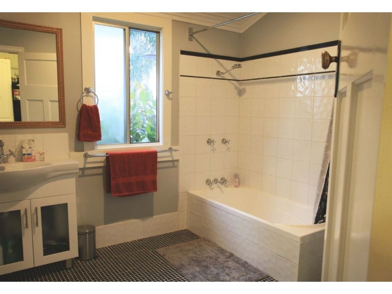 12 Gadara Street, Hendra QLD 4011