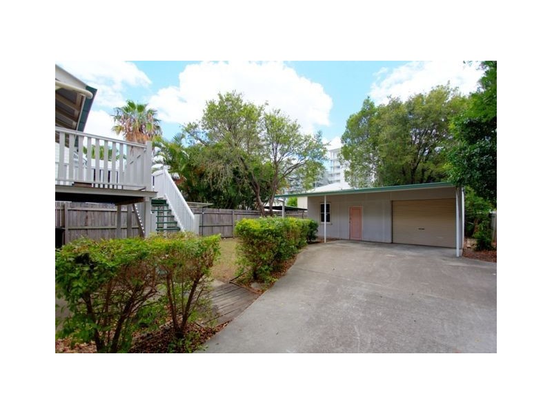 24 Hunt Street, Hamilton QLD 4007