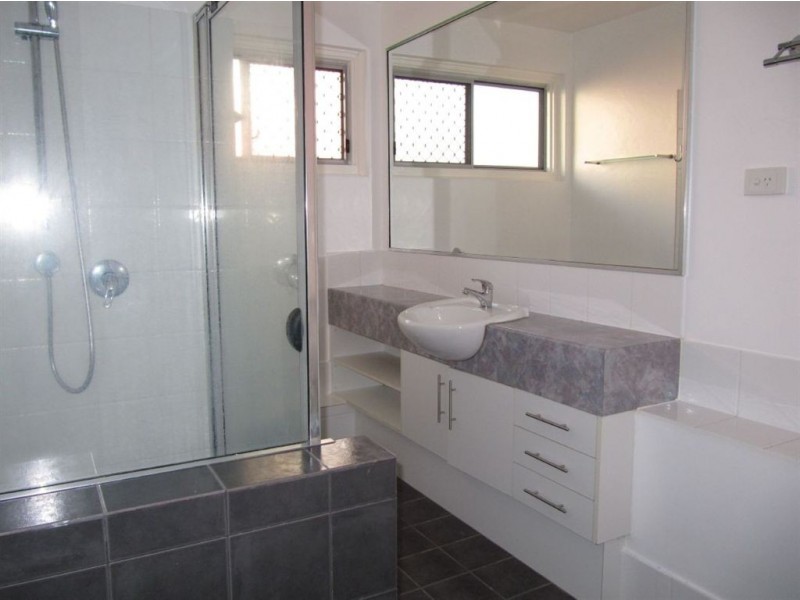 2/22 Wellington St, Wooloowin QLD 4030